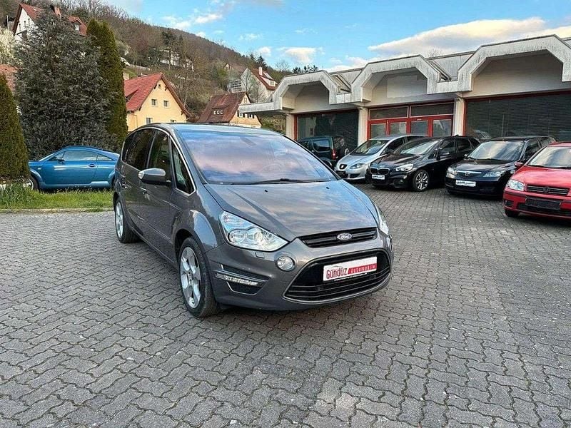 Gebraucht Ford S-MAX Titanium 200 PS (147 kW) 2012 Braun Van / Kleinbus