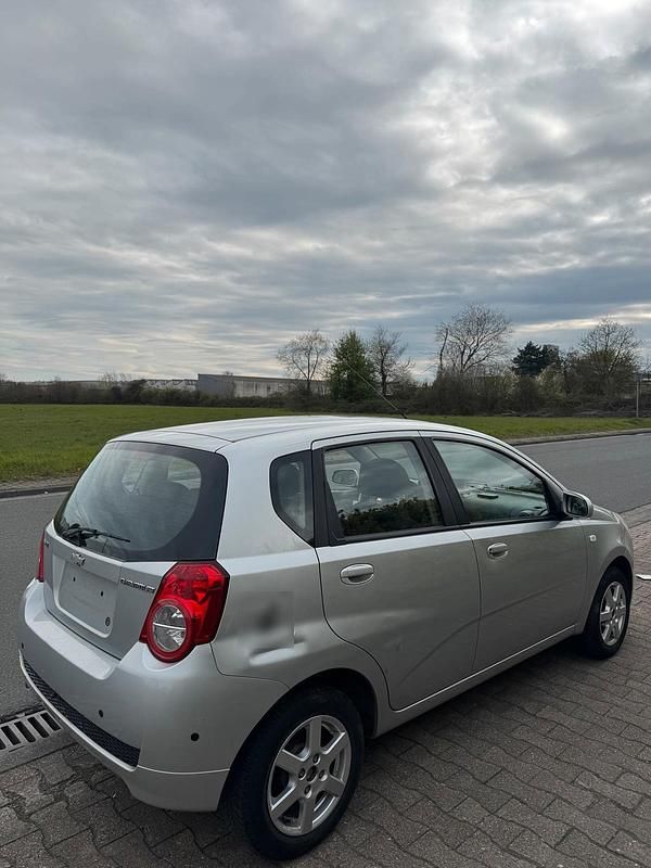 Gebraucht Chevrolet Aveo 80 PS (58 kW) 2009 Silber Kleinwagen