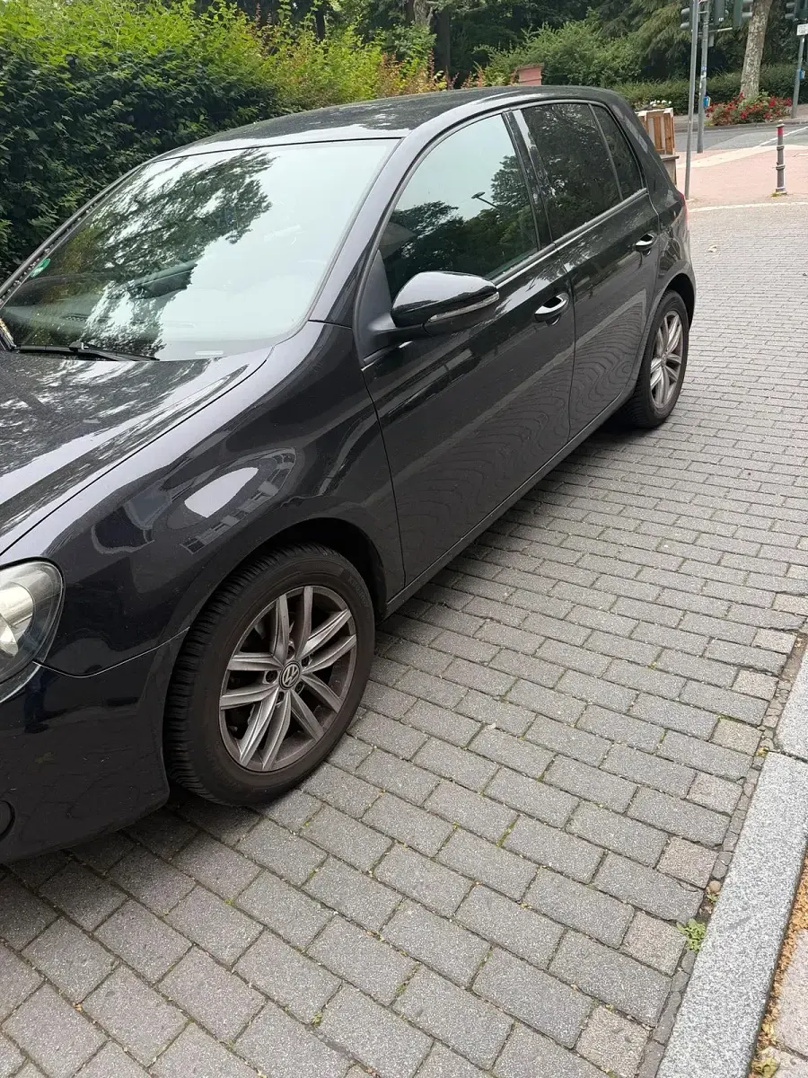 Gebraucht VW Golf VI 105 PS (77 kW) 2011 Schwarz Kleinwagen