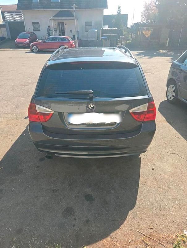 Gebraucht BMW 318 129 PS (94 kW) 2007 Grau Kombi