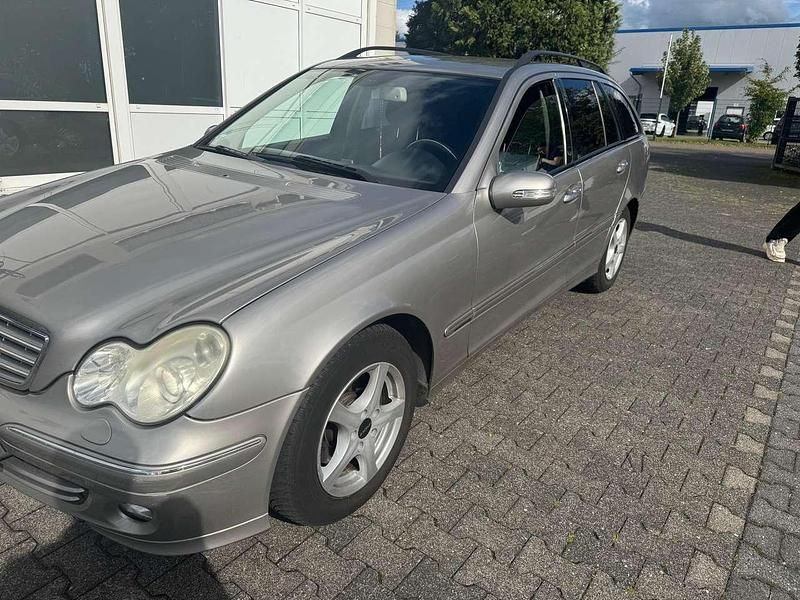 Gebraucht Mercedes C220 Avantgarde 218 PS (160 kW) 2005 Kombi