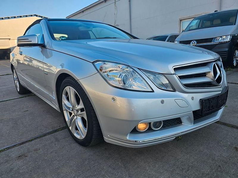 Second-hand Mercedes E200 184 CP (135 kW) 2011 Argintiu Cabrio