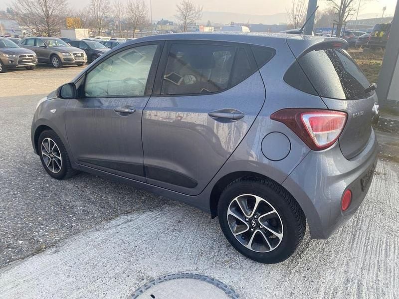 Gebraucht Hyundai i10 Passion 87 PS (63 kW) 2018 Grau Kleinwagen
