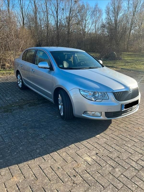 Gebraucht Skoda Superb 160 PS (117 kW) 2010 Grau Limousine