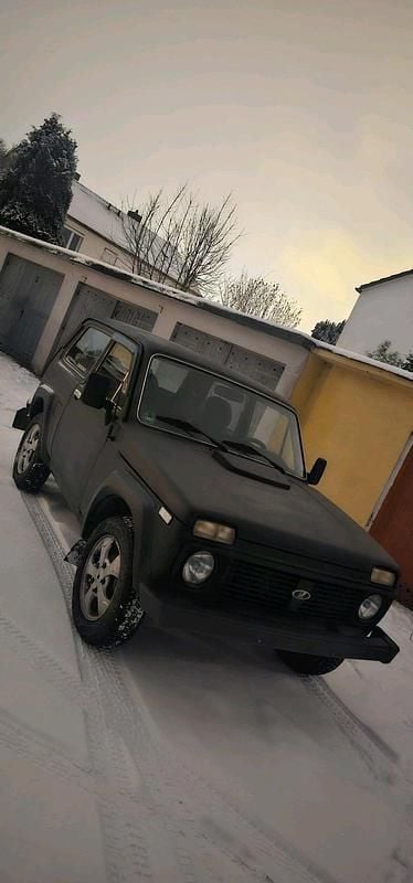 Gebraucht Lada niva 83 PS (61 kW) 2014 Schwarz SUV