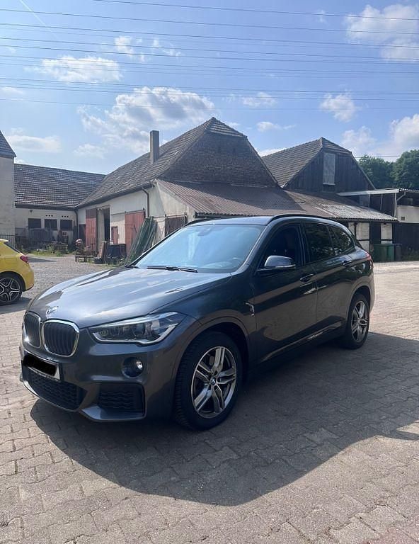 Grau Gebraucht 2018 BMW X1 M Sport SUV | 24.800 € (Fairer Preis) - Bild 1/4