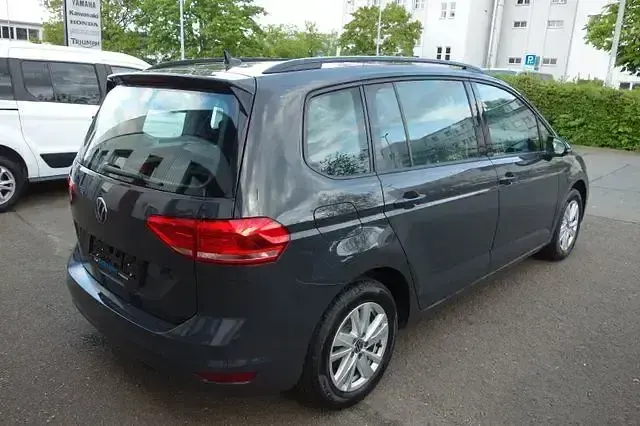 Gebraucht VW Touran Comfortline 150 PS (110 kW) 2022 Grau Van / Kleinbus