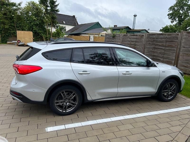 Second-hand Ford Focus Active 125 CP (91 kW) 2019 Argintiu Break