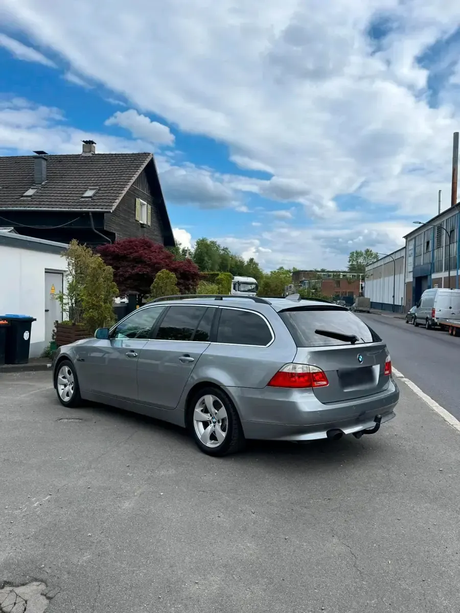 Gebraucht BMW 520 163 PS (119 kW) 2006 Grau Kombi
