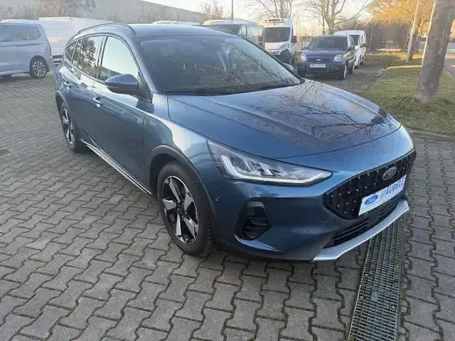 Używany Ford Focus Active X 116 KM (85 kW) 2025 Niebieski Sedan/Limuzyna