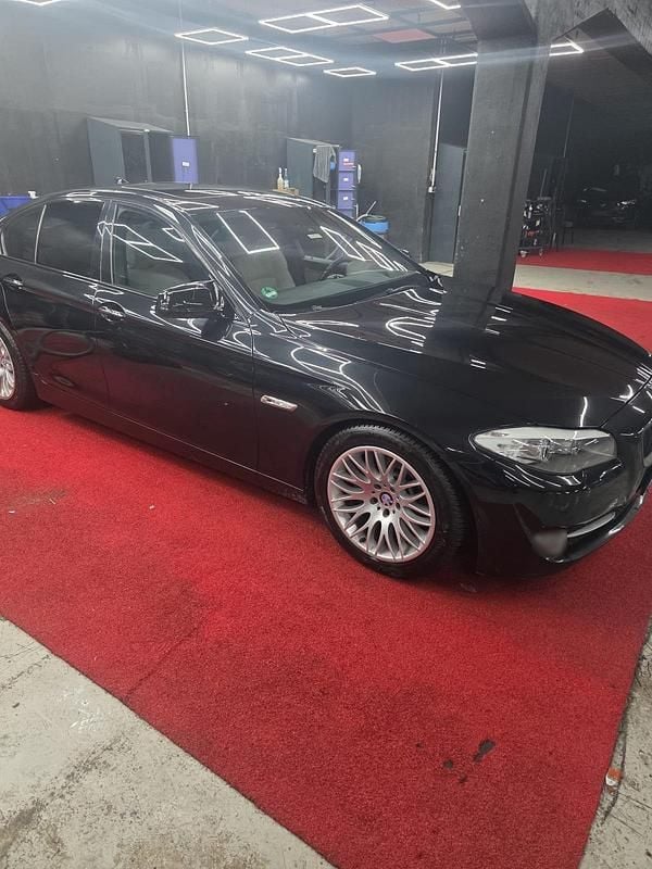Gebraucht BMW 530 204 PS (150 kW) 2010 Schwarz Limousine