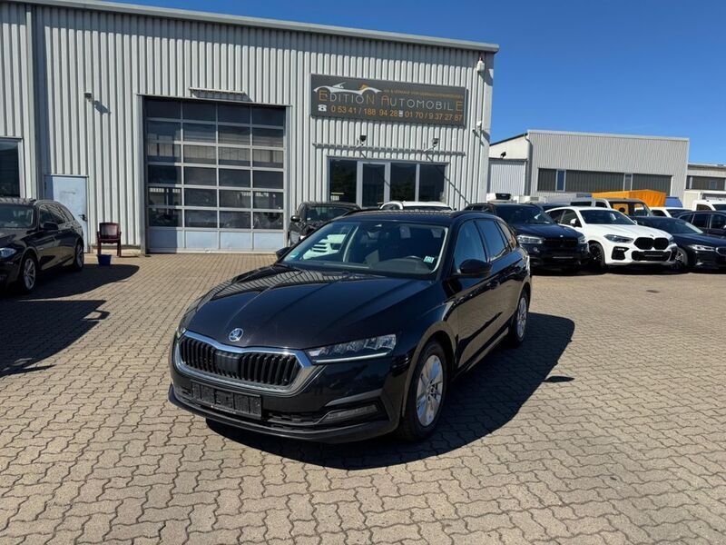 Schwarz Gebraucht 2021 Skoda Octavia Ambition Kombi | 12.990 € (Fairer Preis) - Bild 1/4