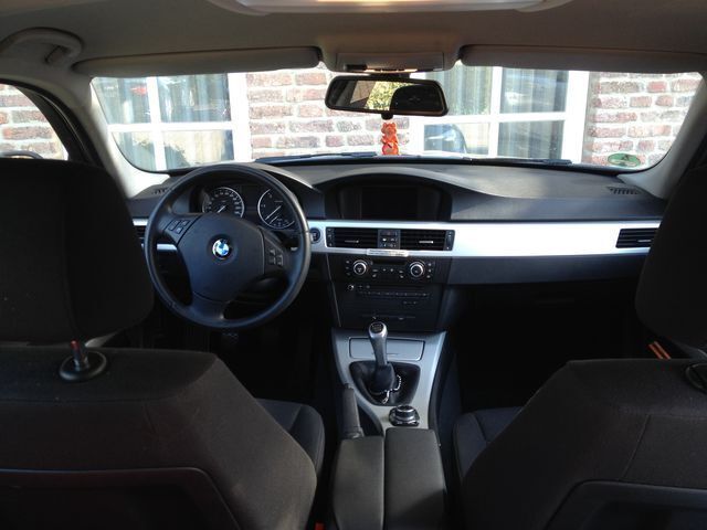 Gebraucht BMW 318 143 PS (105 kW) 2010 Blau metallic Kombi