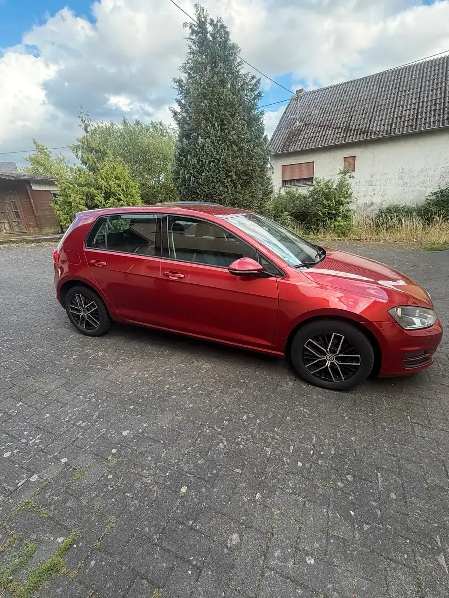 Gebraucht VW Golf VII 105 PS (77 kW) 2013 Rot Kleinwagen