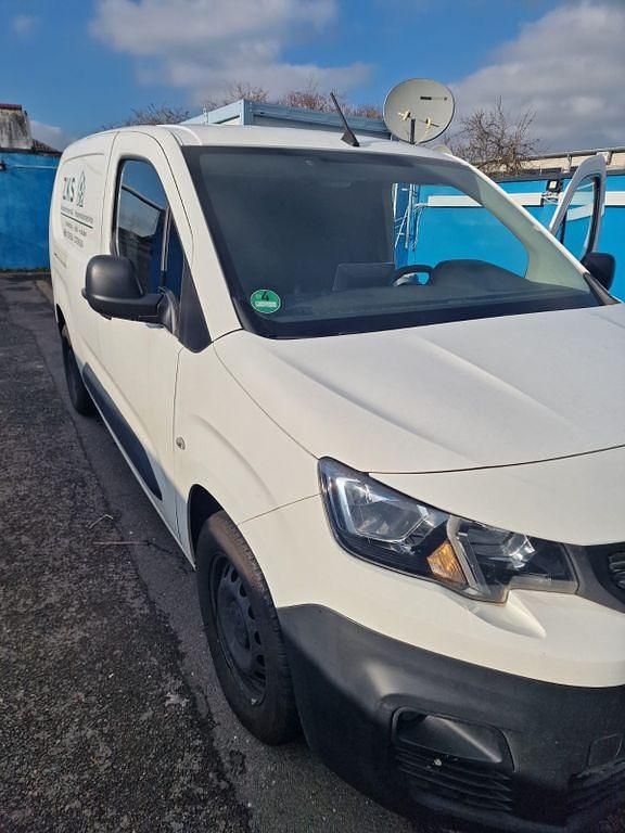 Gebraucht Peugeot Partner 99 PS (72 kW) 2018 Weiß Van / Kleinbus