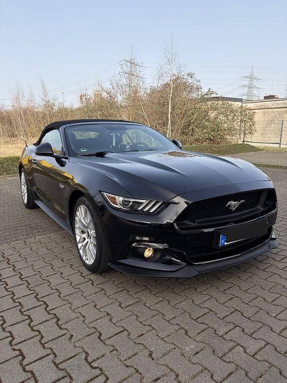 Gebraucht Ford Mustang GT Convertible 421 PS (309 kW) 2016 Schwarz Cabrio