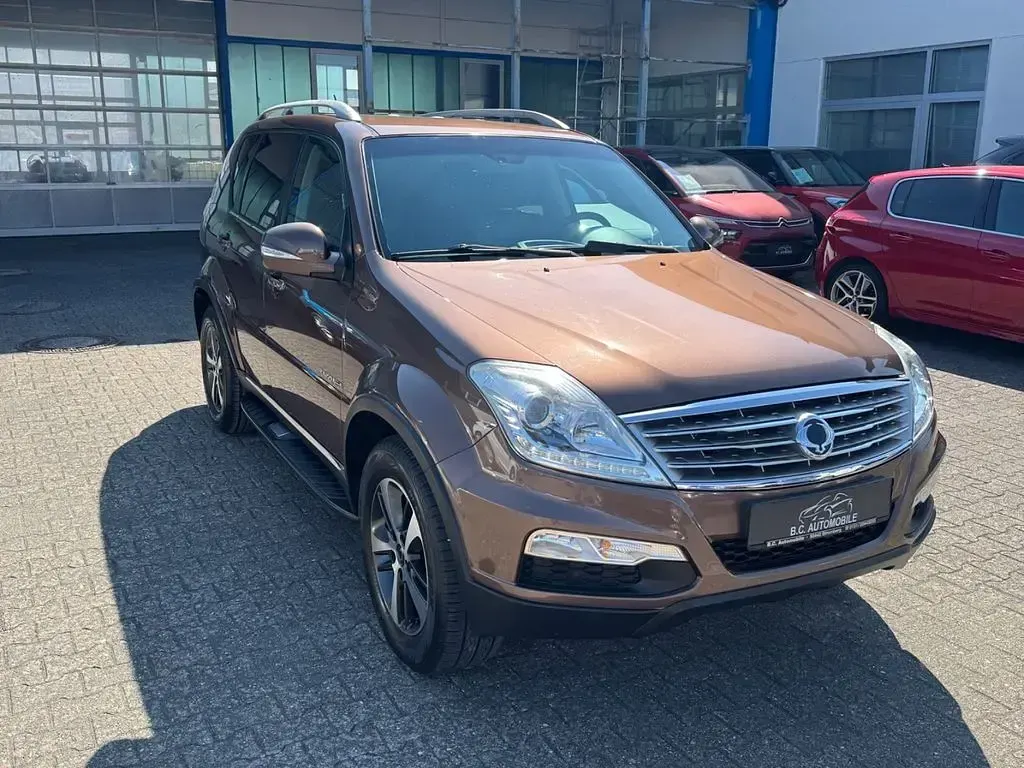 Gebraucht SsangYong Rexton 178 PS (130 kW) 2016 Braun SUV