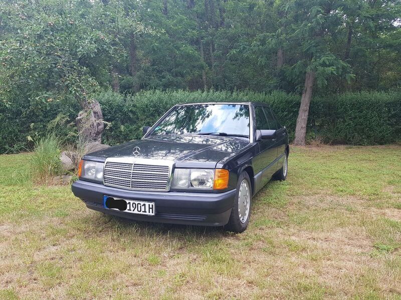 Schwarz Gebraucht 1992 Mercedes 190 Limousine | 9.500 € - Bild 1/4