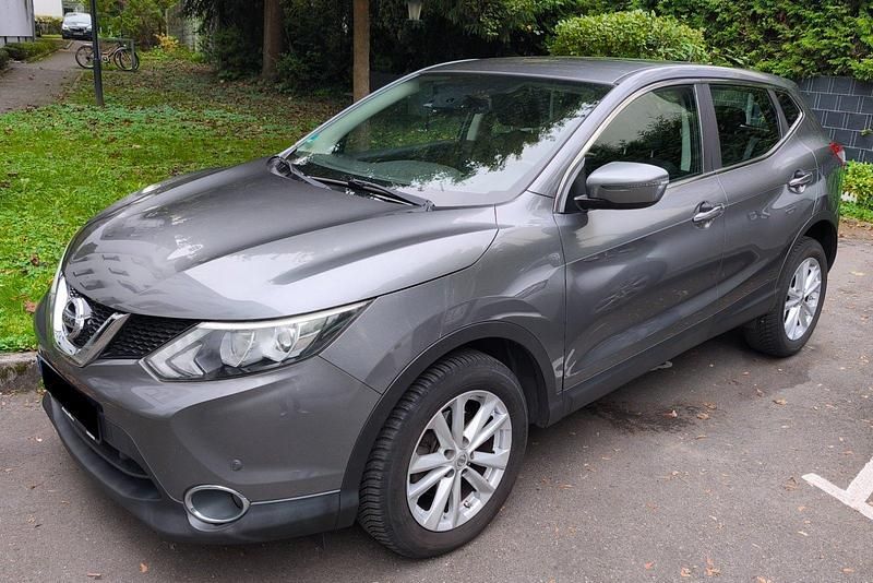 Grau Gebraucht 2015 Nissan Qashqai Acenta SUV | 11.500 € (Fairer Preis) - Bild 1/4
