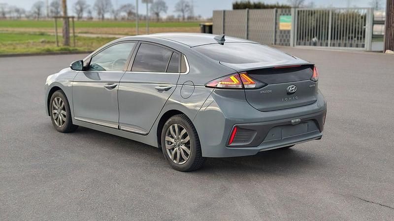Gebraucht Hyundai Ioniq Premium 100 kW (136 PS) 2020 Grau Kleinwagen