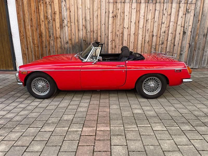 Second-hand MG B 95 CP (69 kW) 1972 Roșu Cabrio