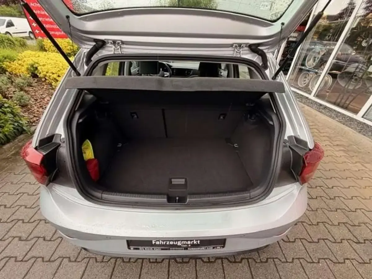 Gebraucht VW Polo Life 95 PS (69 kW) 2022 Reflexsilber metallic Kleinwagen