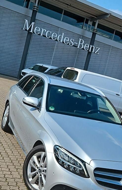 Grau Gebraucht 2019 Mercedes C220 Kombi | 21.999 € (Guter Preis) - Bild 1/4