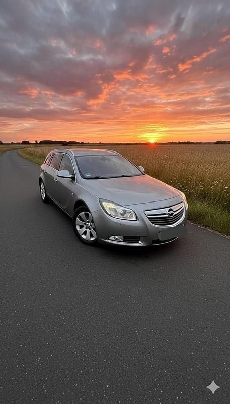 Grau Gebraucht 2013 Opel Insignia Kombi | 4.490 € (Teuer) - Bild 1/4