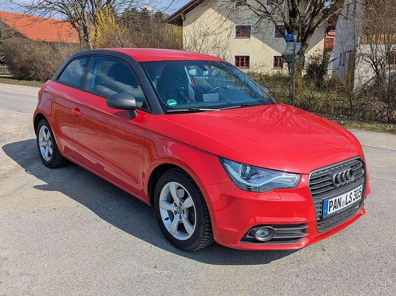 Gebraucht Audi A1 Ambition 122 PS (89 kW) 2011 Rot Kleinwagen