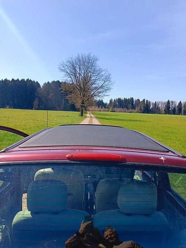 Second-hand Renault Twingo 59 CP (43 kW) 2002 Roșu Hatchback