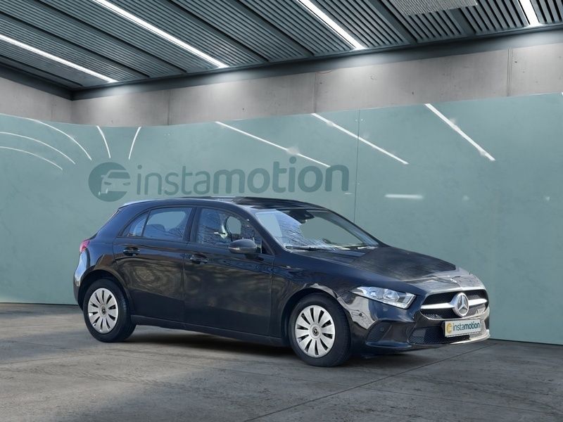 Schwarz Gebraucht 2022 Mercedes A200 Limousine | 24.450 € (Fairer Preis) - Bild 1/4