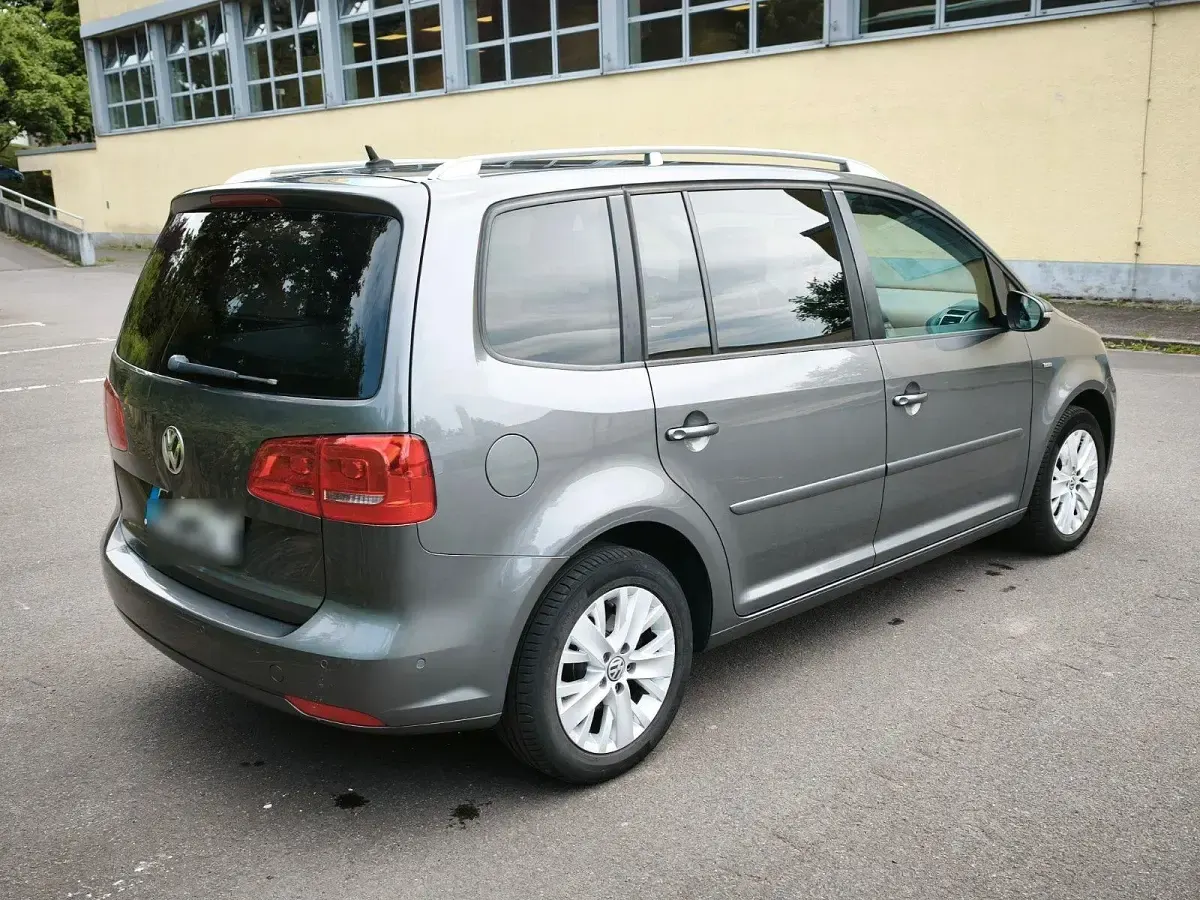 Gebraucht VW Touran Life 105 PS (77 kW) 2013 Grau Van / Kleinbus