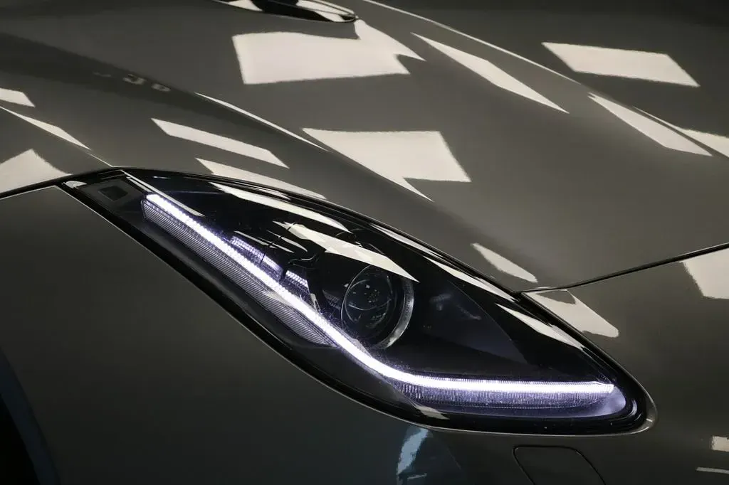Gebraucht Jaguar F-Type 300 PS (220 kW) 2018 Ammonite grey/corris grey Coupé