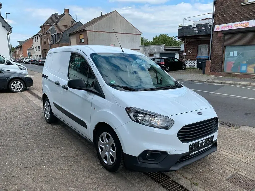 Gebraucht Ford Transit Trend 75 PS (55 kW) 2023 Weiß Van