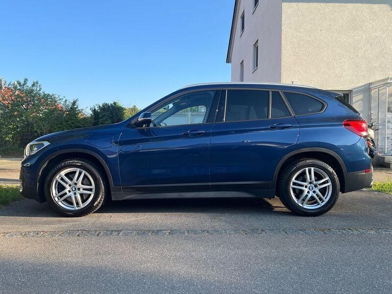 Phytonicblau metallic Gebraucht 2021 BMW X1 Advantage SUV | 23.600 € (Guter Preis) - Bild 1/4