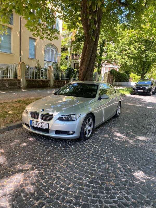 Grau Gebraucht 2010 BMW 325 Coupé | 12.500 € - Bild 1/4