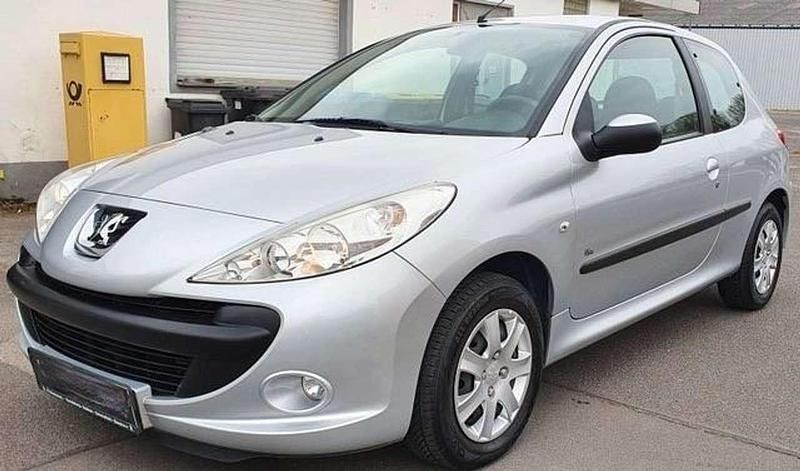 Gebraucht Peugeot 206+ Urban Move 60 PS (44 kW) 2011 Silber Kleinwagen