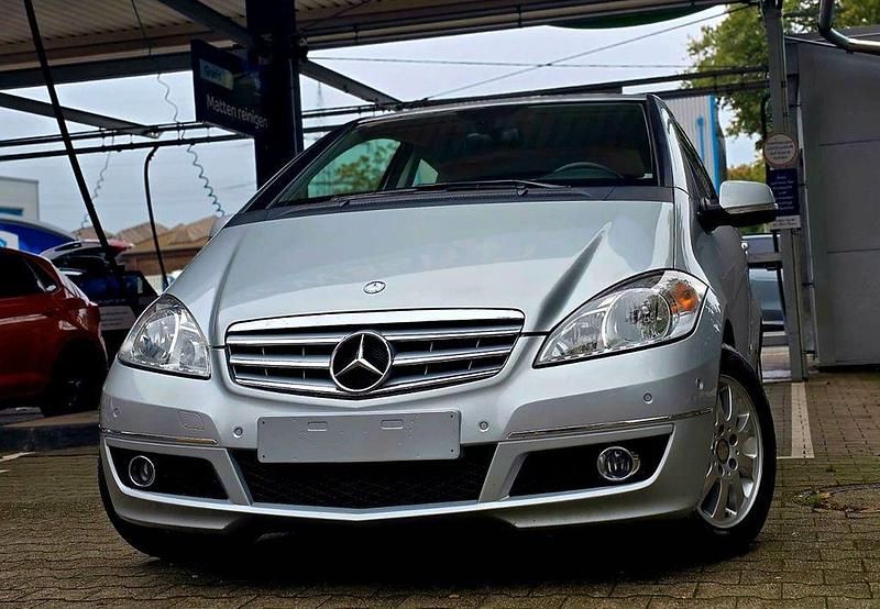 Silber Gebraucht 2010 Mercedes A180 Avantgarde Kleinwagen | 5.990 € (Fairer Preis) - Bild 1/4