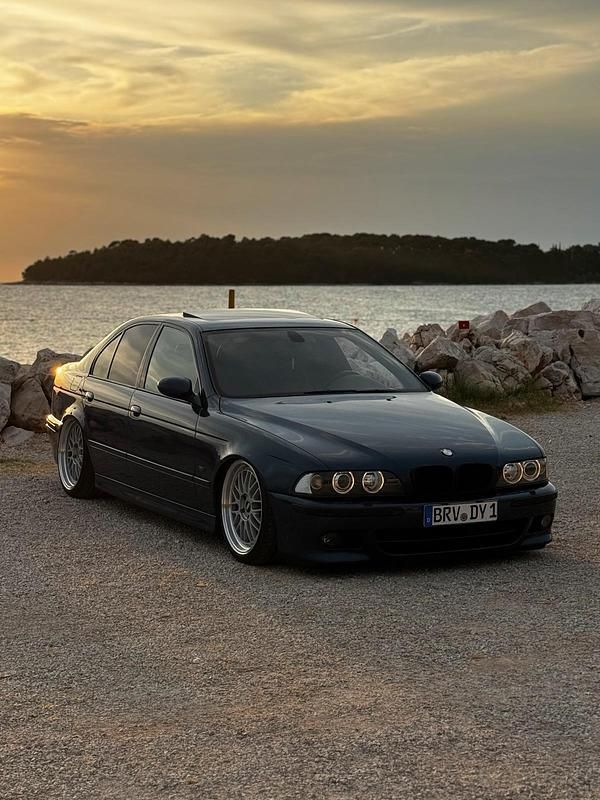 Blau Gebraucht 2001 BMW 530 Limousine | 12.999 € - Bild 1/4