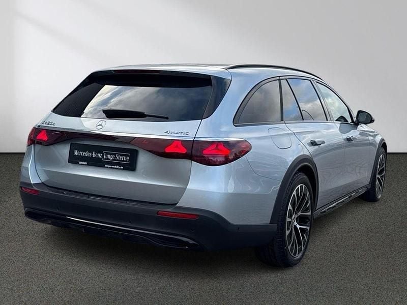 Gebraucht Mercedes E450 Avantgarde 367 PS (269 kW) 2025 Silber Limousine