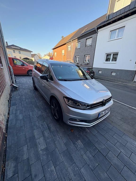 Silber Gebraucht 2017 VW Touran Highline Van / Kleinbus | 13.500 € (Fairer Preis) - Bild 1/4