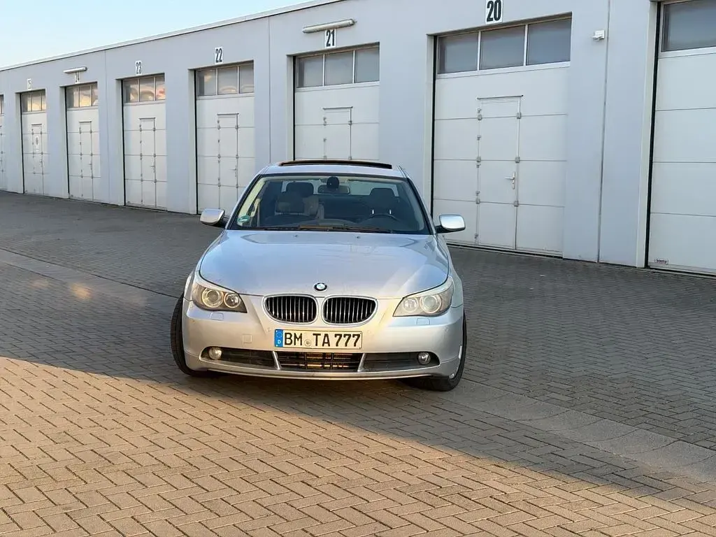 Gebraucht BMW 523 177 PS (130 kW) 2007 Silber Limousine