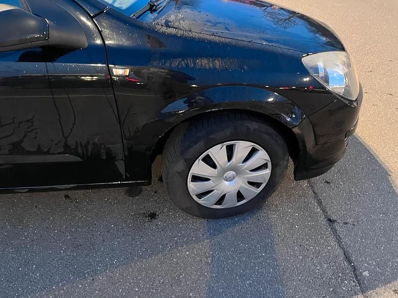 Gebraucht Opel Astra 90 PS (66 kW) 2005 Schwarz Kombi