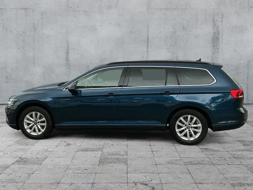 Gebraucht VW Passat Business 150 PS (110 kW) 2023 Blau Kombi