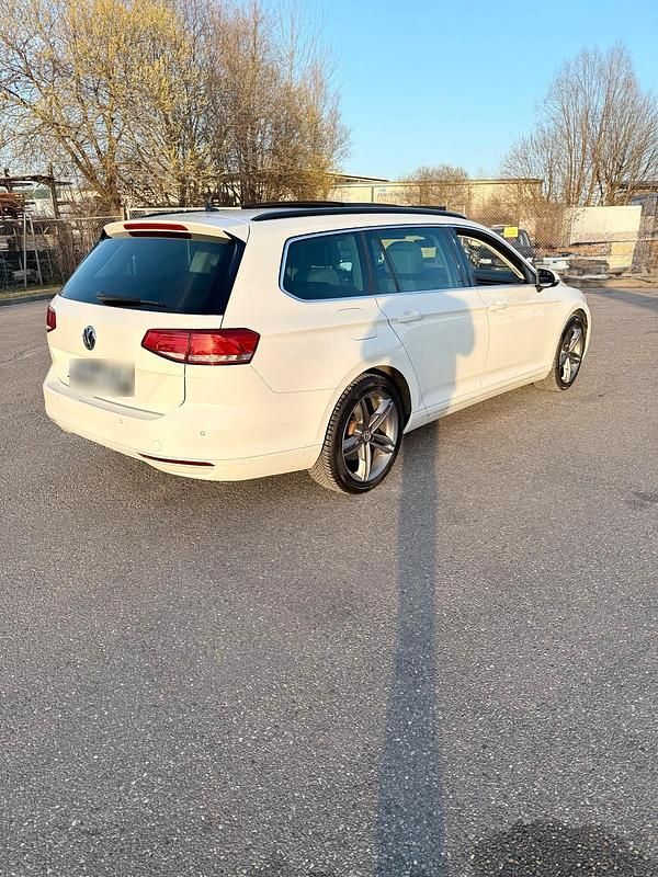 Gebraucht VW Passat 150 PS (110 kW) 2019 Weiß Kombi