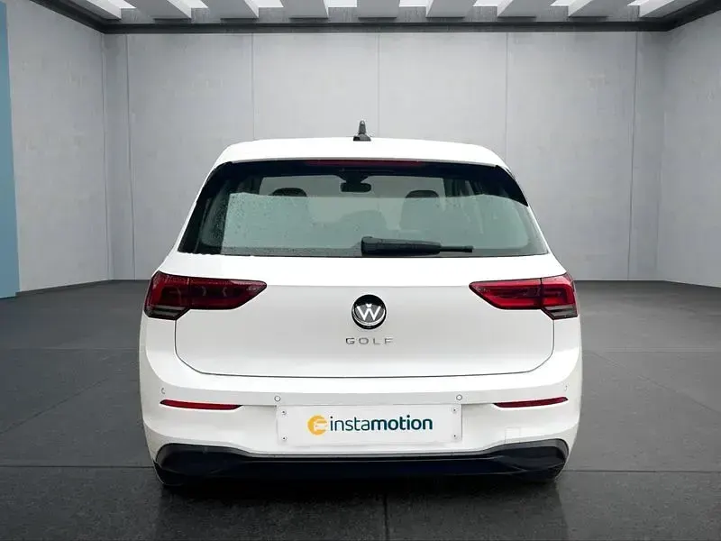 Gebraucht VW Golf VIII 131 PS (96 kW) 2023 Weiß Kleinwagen