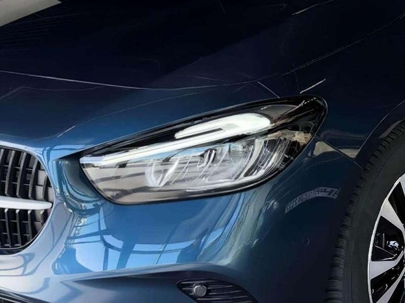 Gebraucht Mercedes B180 136 PS (100 kW) 2023 Blau Van / Kleinbus