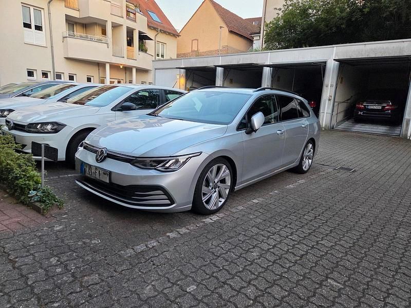 Gebraucht VW Golf VIII 150 PS (110 kW) 2022 Silber Kombi