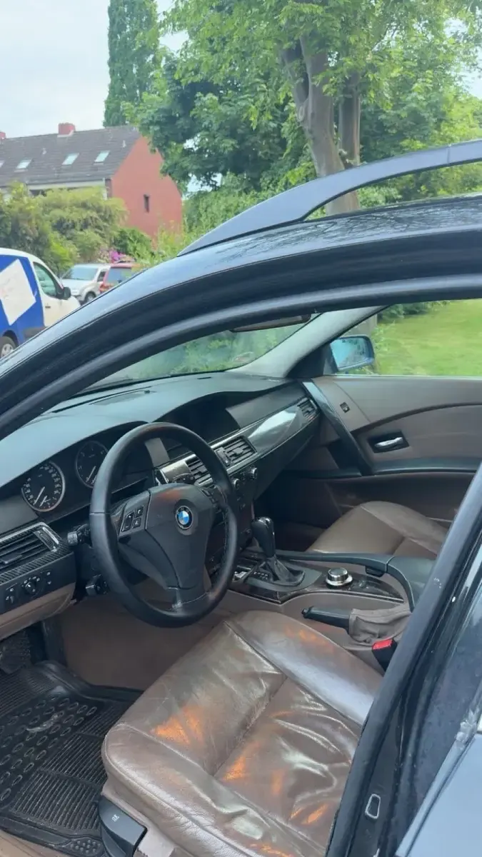 Gebraucht BMW 525 197 PS (144 kW) 2007 Schwarz Kombi