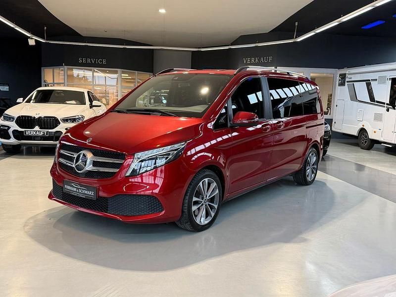 Rot Gebraucht 2020 Mercedes V250 Van / Kleinbus | 43.910 € (Fairer Preis) - Bild 1/4